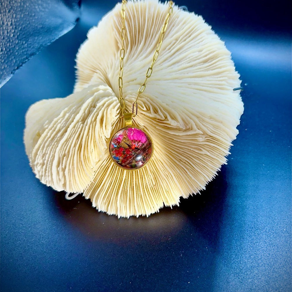 Gold and Pink Pendant Necklace